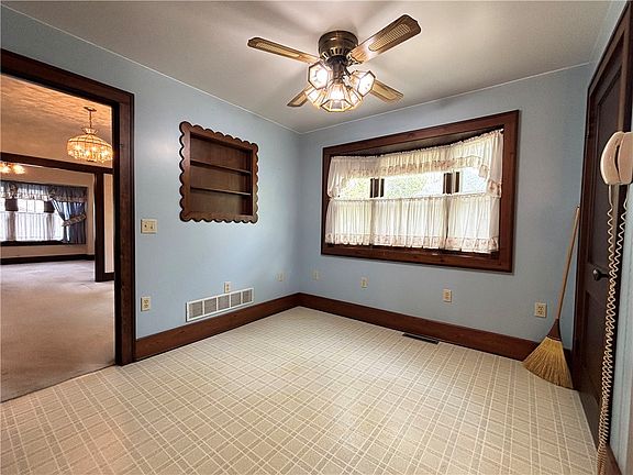 5th image of 203 Reuter Avenue
