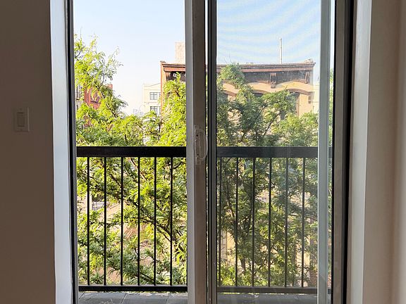 3rd image of 340 Grand St APT 4R