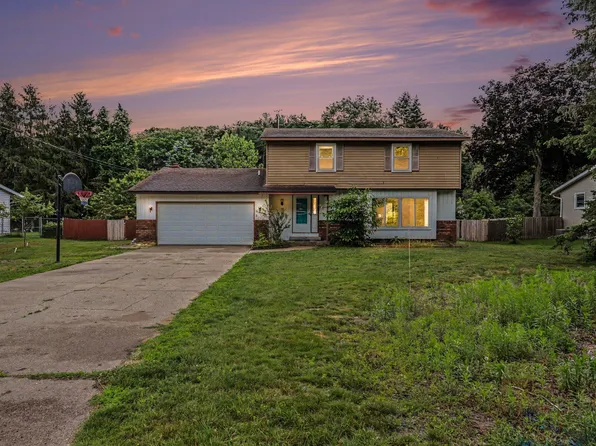 1915 Shorewood Dr, Muskegon, MI 49441