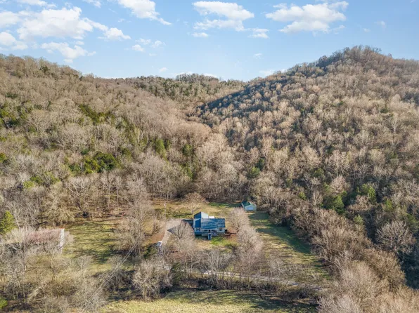 58 Morris Ln, Pleasant Shade, TN 37145