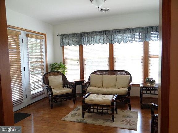 2nd image of 664 Bishop Ave