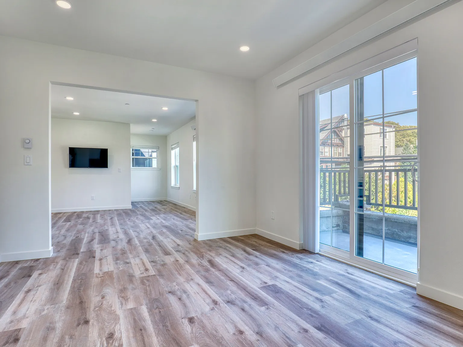 5 bed, 1700 sqft, $6,995 — Photo 3