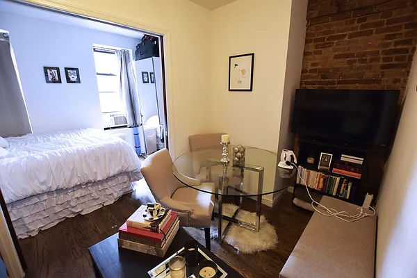 Rented by REAL New York | media 21