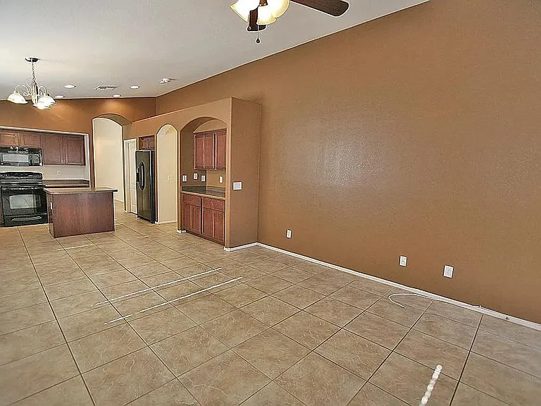 9902 W Melinda Ln — Photo 3