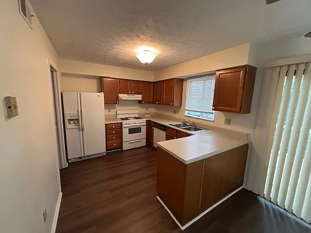 1400 Springleaf Cir SE — Photo 6