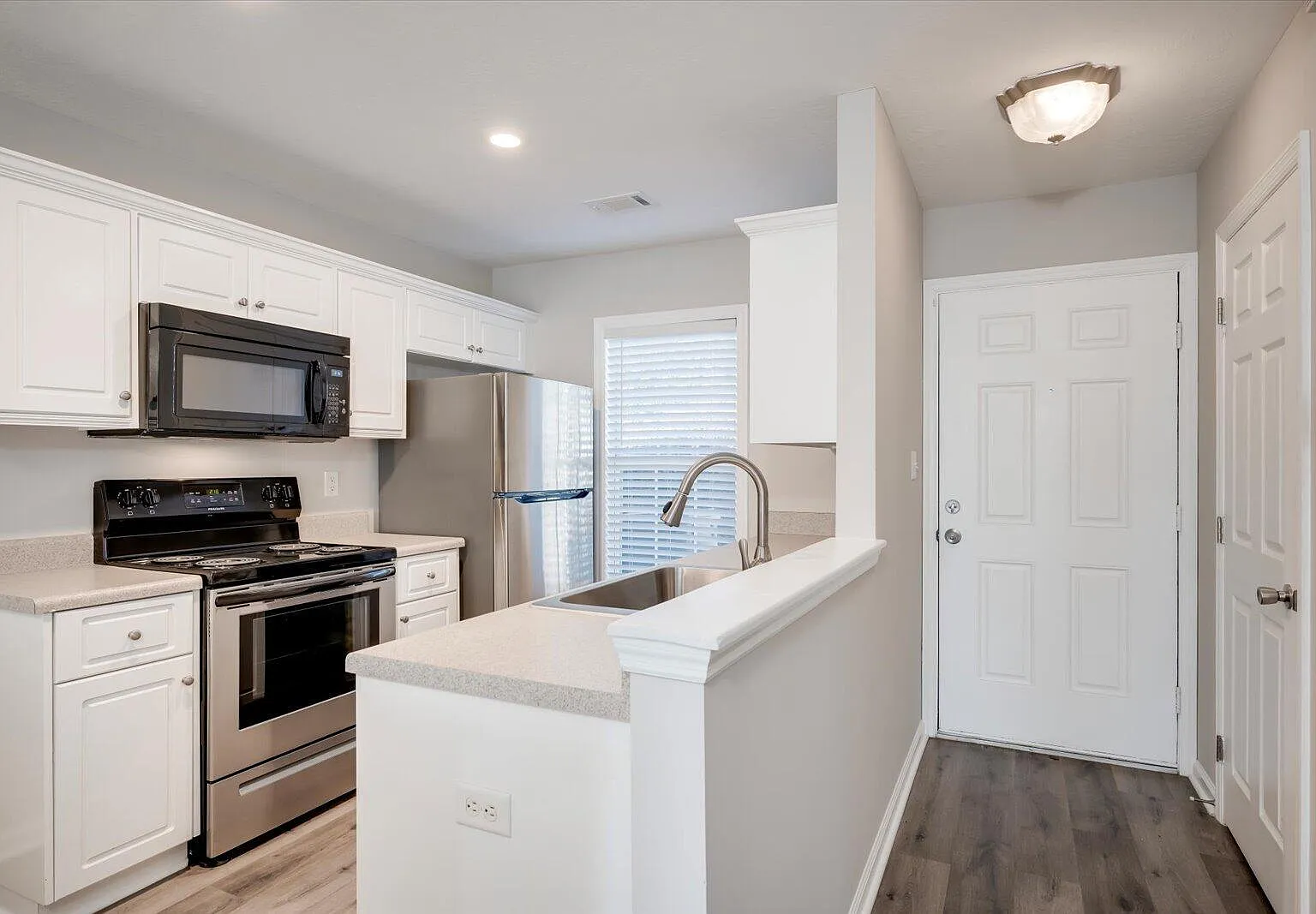 2 bed, 2.0 bath, 1100 sqft, $1,475 — Photo 2
