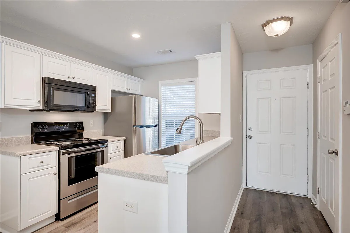 Building Photo - 1216 Longpoint Dr