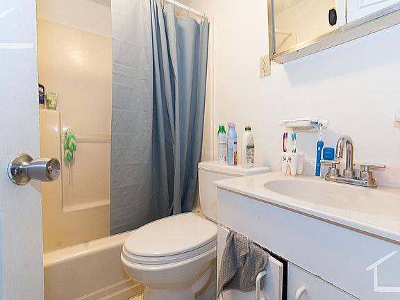 2nd image of 5 Darling St APT 5