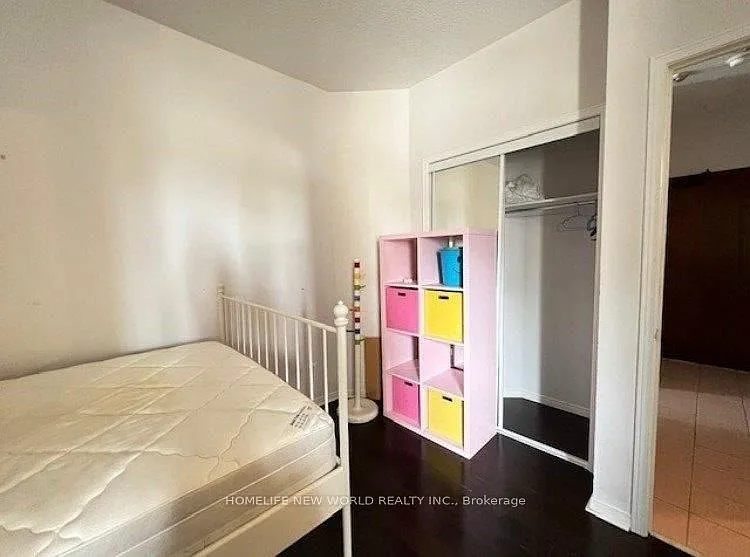 555 Yonge St #513 — Photo 12