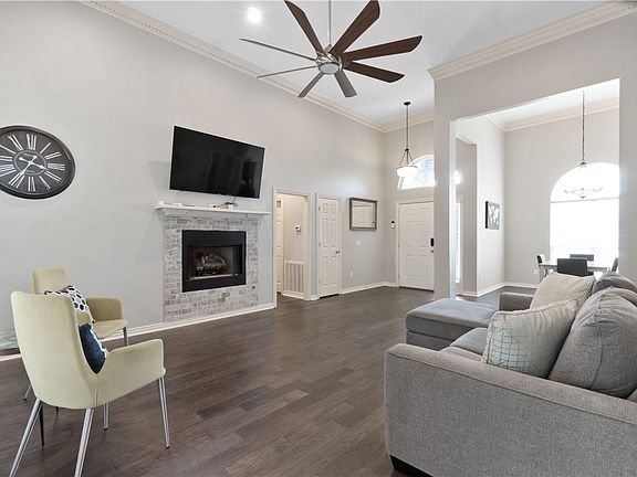 3rd image of 107 Fox Glove Ln