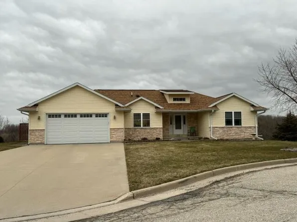 586 Hi View COURT, Mayville, WI 53050