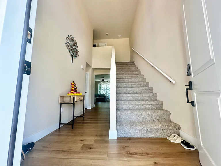 300 Waterwheel Dr — Photo 2