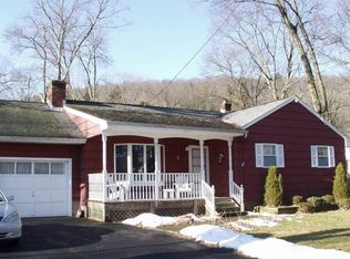 7 Seneca Trl, Oak Ridge, NJ 07438