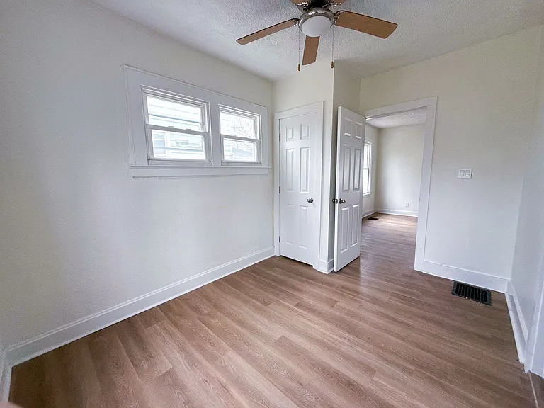 2143 Leonard Ave — Photo 4