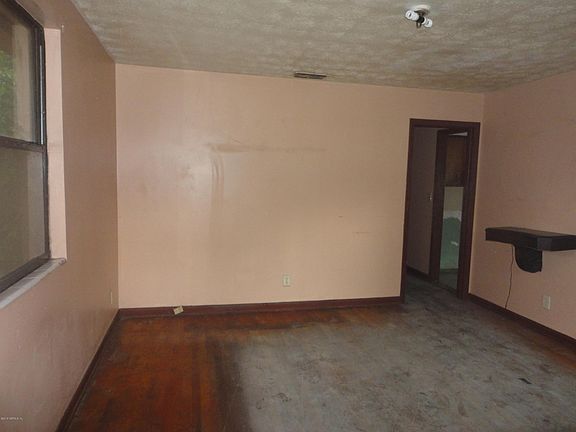 5th image of 1169 29TH Street W