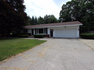 2040 W Lakewood Blvd, Holland, MI 49424