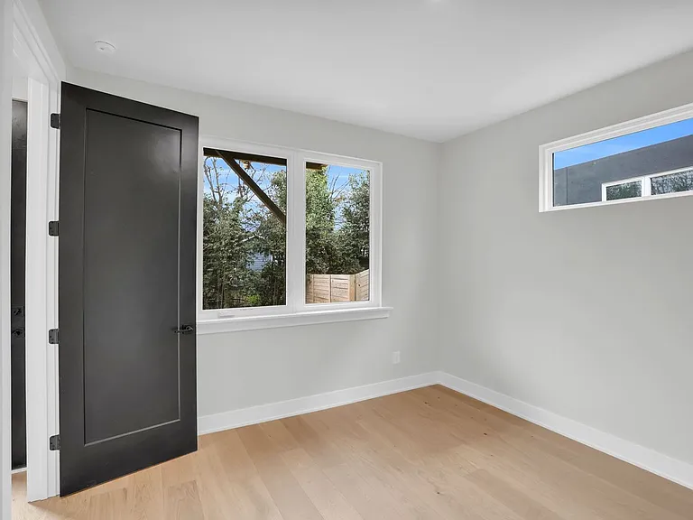142 Mattoon St — Photo 32