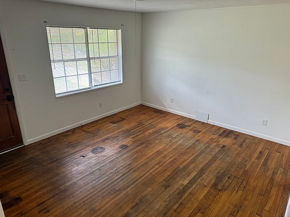 3rd image of 236 Leslie Hwy