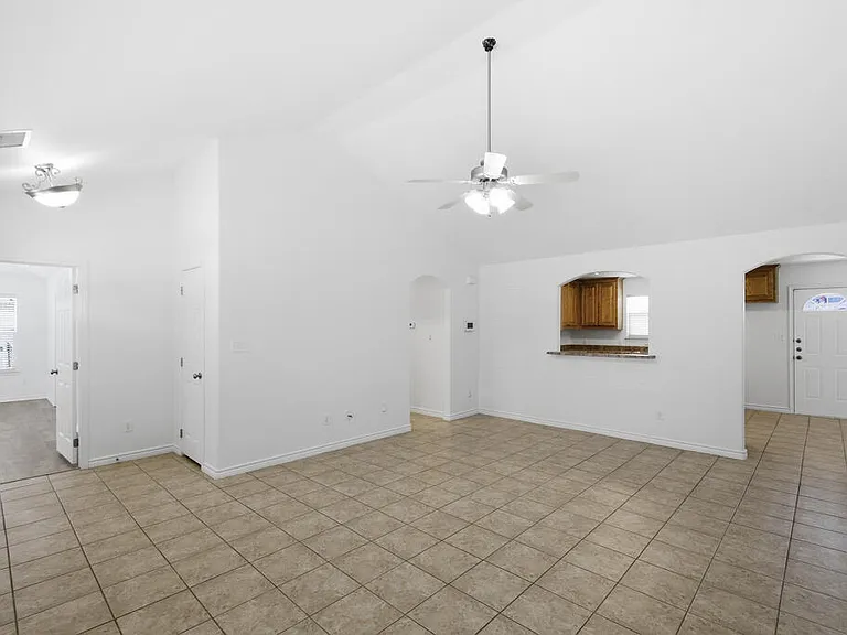 408 W Shandon Ave — Photo 8