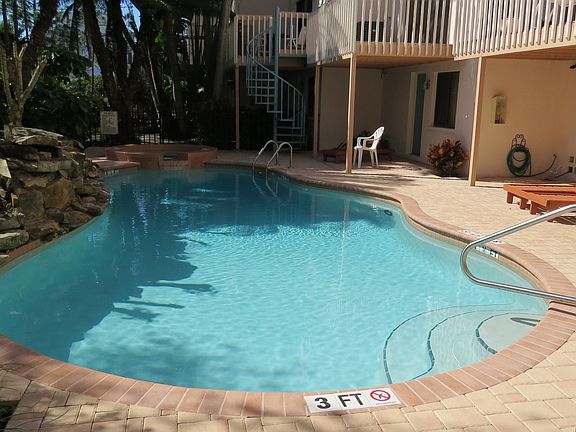 Pool / Jacuzzi area