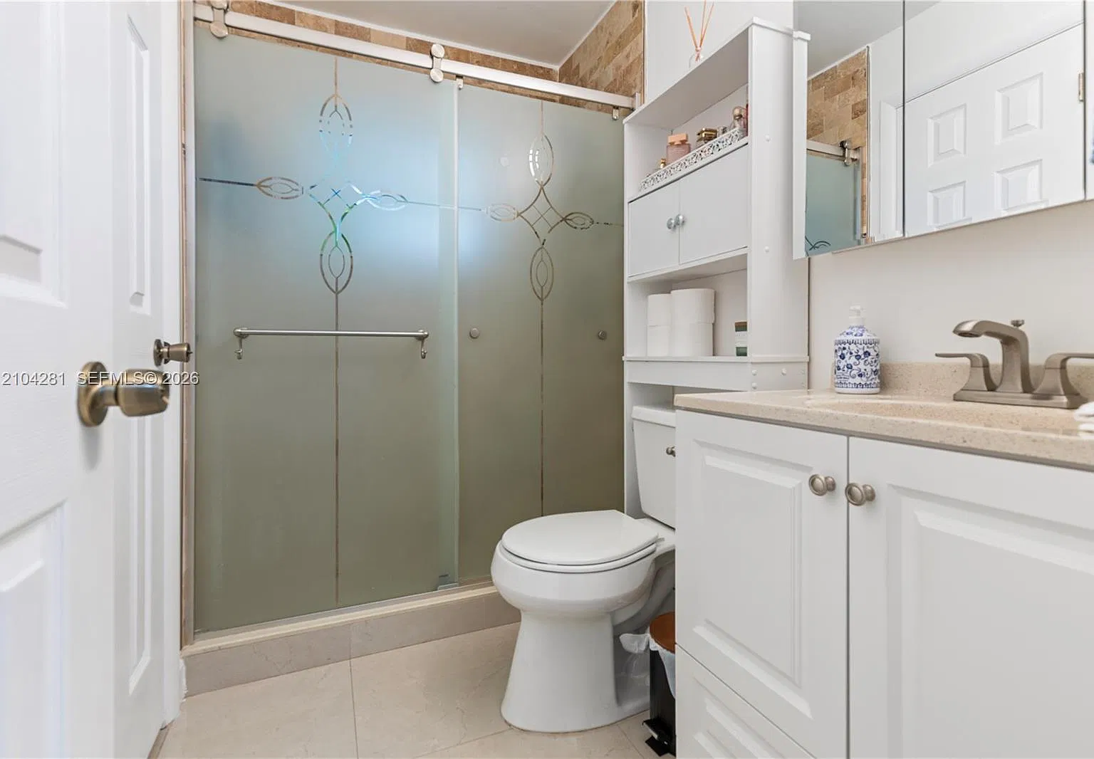 13948 Kendale Lakes Dr — Photo 2