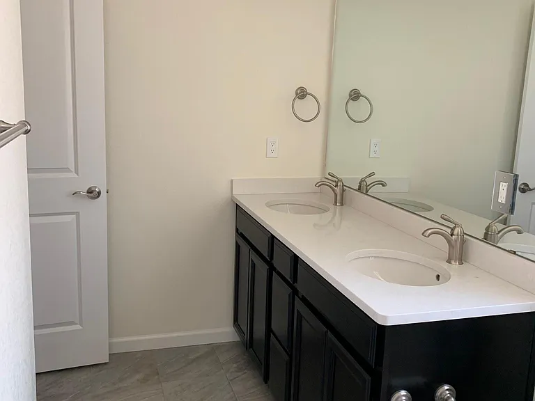 Full bathroom for Bedroom 2 & Bedroom 3