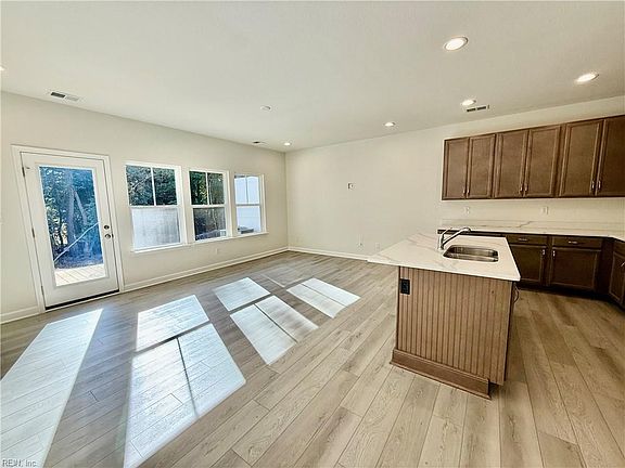 4th image of 1011 Serene Rd #102