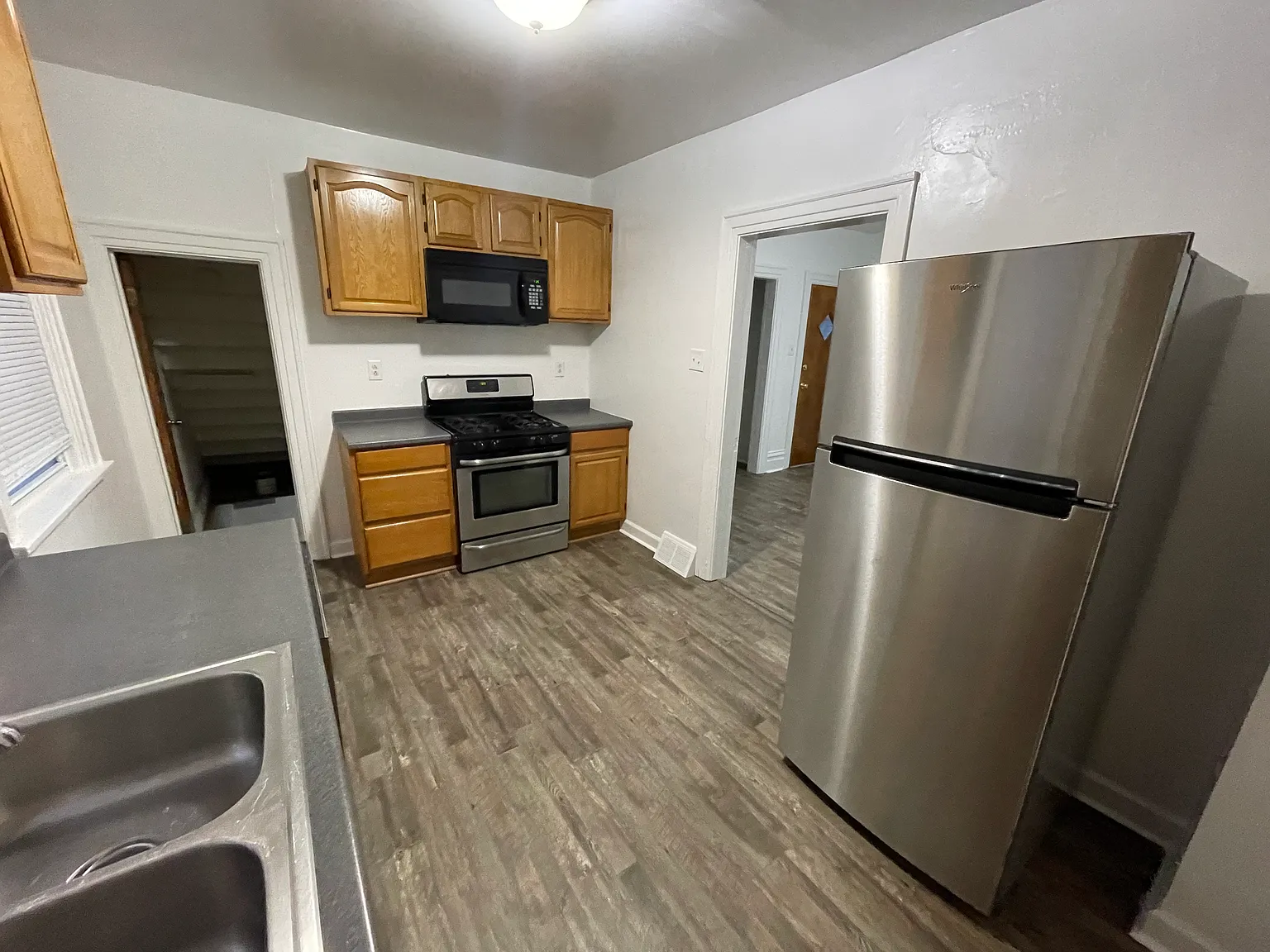 2 bed, 976 sqft, $1,500 — Photo 2