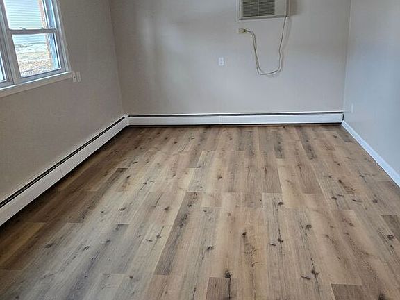 3rd image of 202 Lincoln St APT 3
