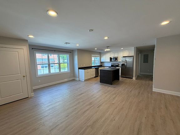 5th image of 95 Bristol St #2B