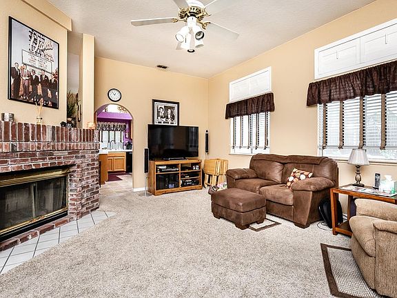 4th image of 689 Cedar Flat Ave