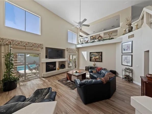 8713 W Gilmore Ave, Las Vegas, NV 89129