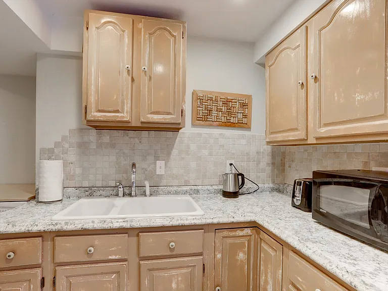 KITCHEN FULLY EQUIPPED WITH ALL KITCHENWARES