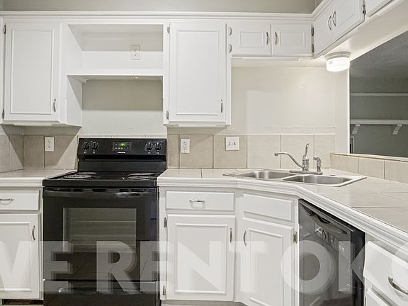 4th image of 1911 N Moulton Ct