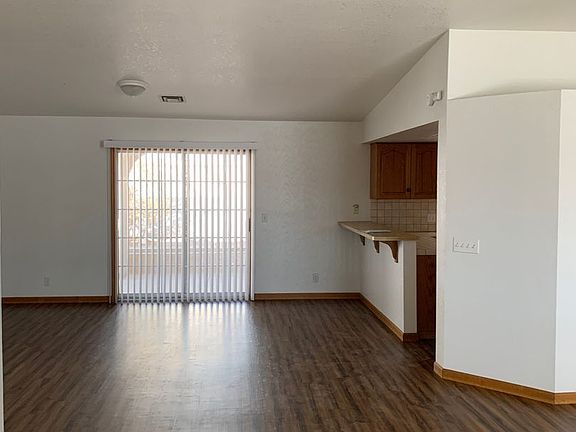4th image of 900 Thunderbolt Ave