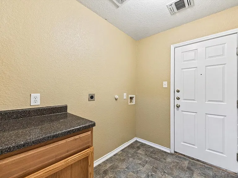 5519 Tomas Cir — Photo 21