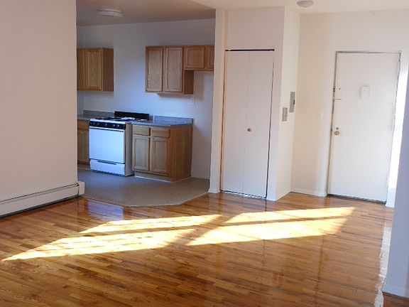 2nd image of 1231 Sheridan Ave