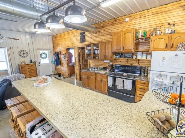 9700 190th St, Valley Falls, KS 66088