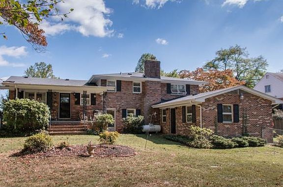 3rd image of 107 Holly Ln