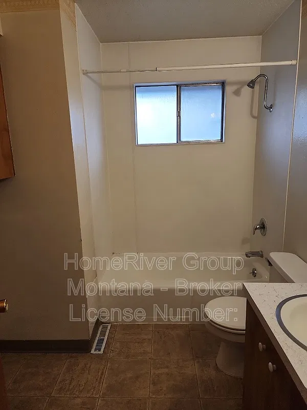 2 bed, 1.0 bath, $1,350 — Photo 3
