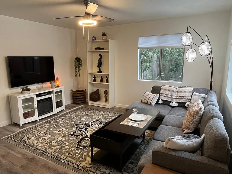 1276 Pershing St — Photo 2