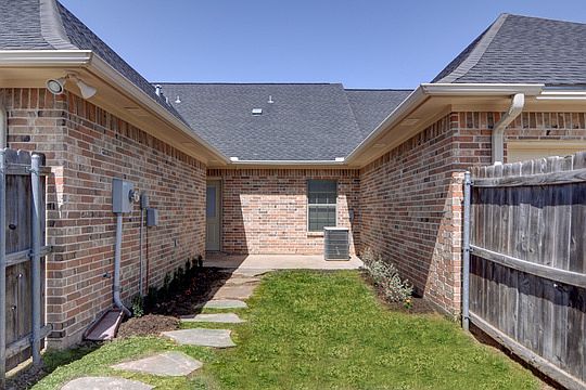 1st image of 206 Hartford Dr