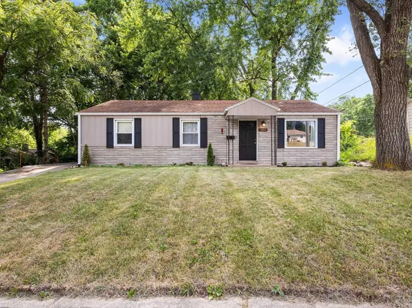 1022 Dover Dr, South Bend, IN 46614