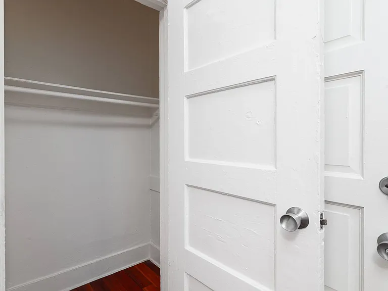 1008 Larkin — Photo 12