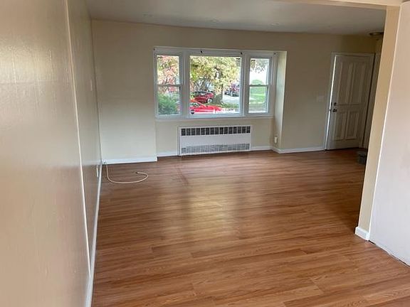 3rd image of 395 Pershing Blvd