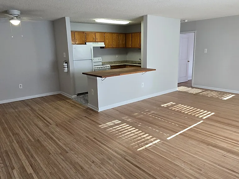 Dover Manor Apartments — Photo 9