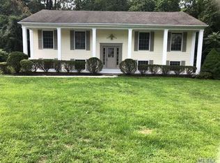 44 Woodchuck Hollow Ct, Port Jefferson, NY 11777