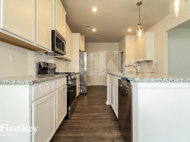 304 Ashborne Ln — Photo 6