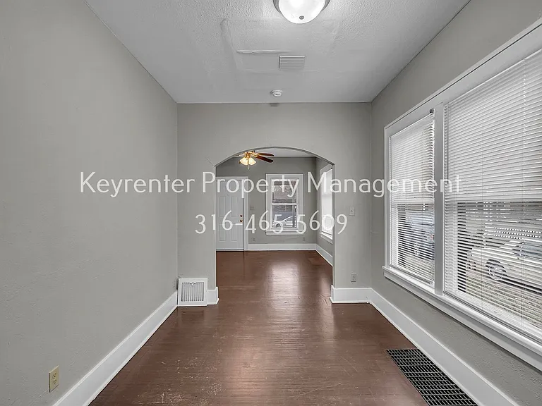 144 S Green St — Photo 8
