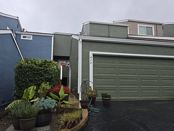 3rd image of 412 Camelback Rd